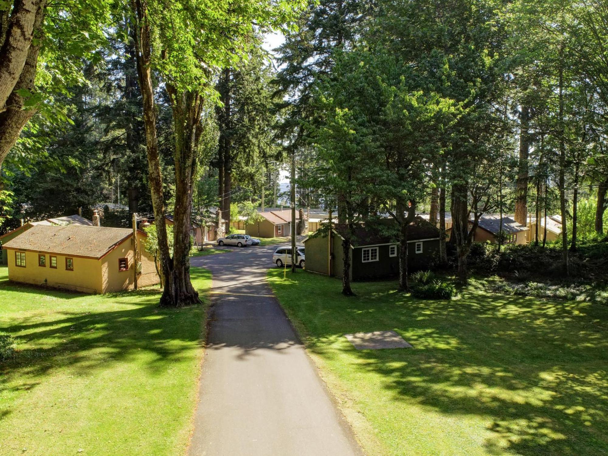 Malahat Bungalows Motel Eksteriør bilde